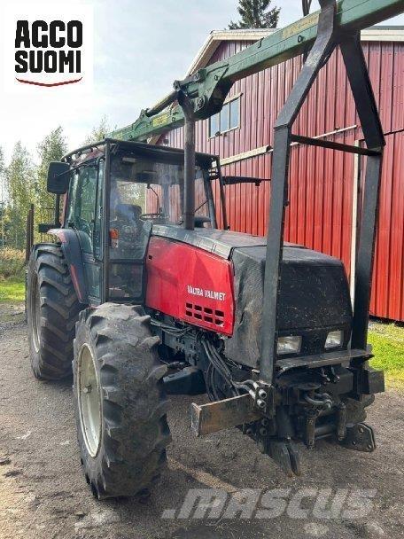 Valtra 8400 Traktorit