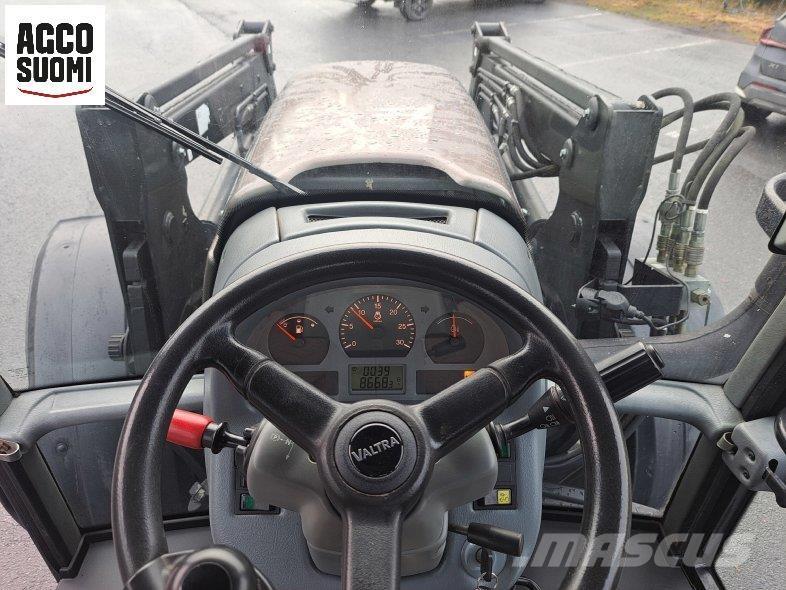 Valtra M120 Traktorit