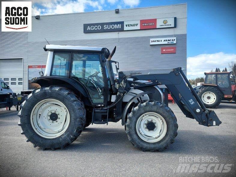 Valtra N111 HITECH Traktorit