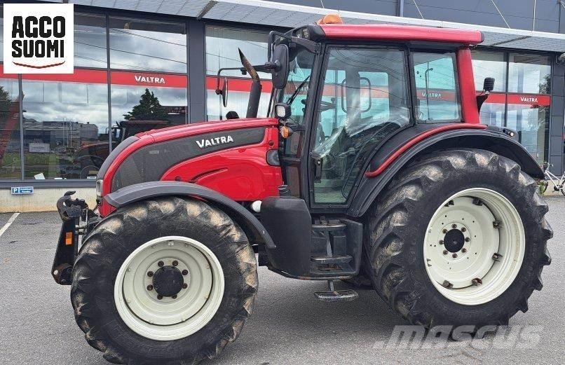Valtra N121 H Traktorit