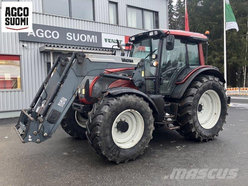 Valtra N121A Traktorit