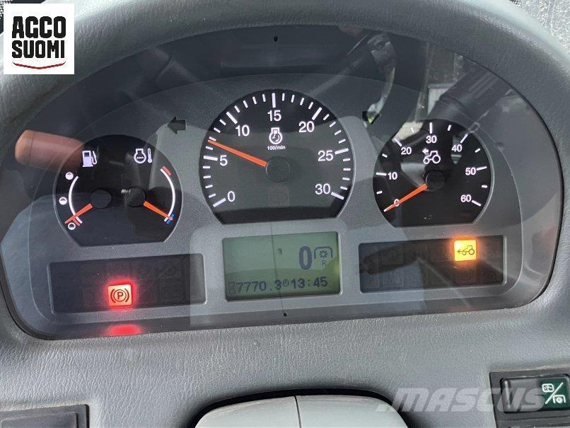 Valtra N121A Traktorit