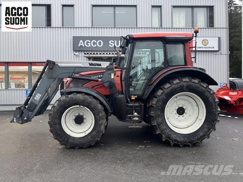 Valtra N121A Traktorit