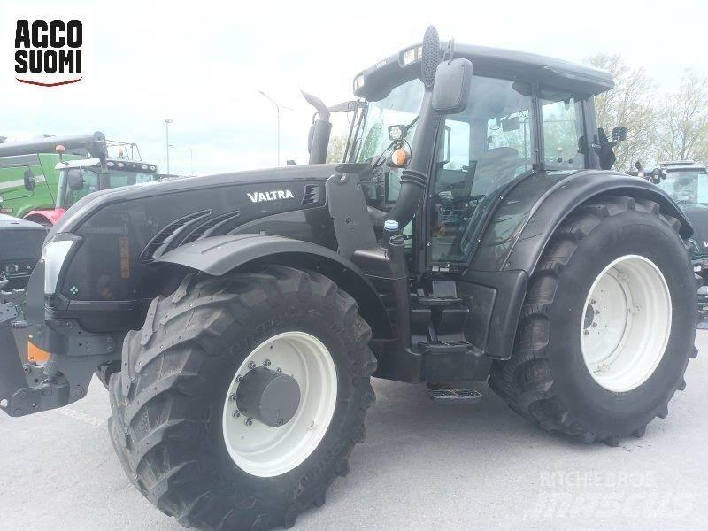 Valtra T213 VERSU Traktorit