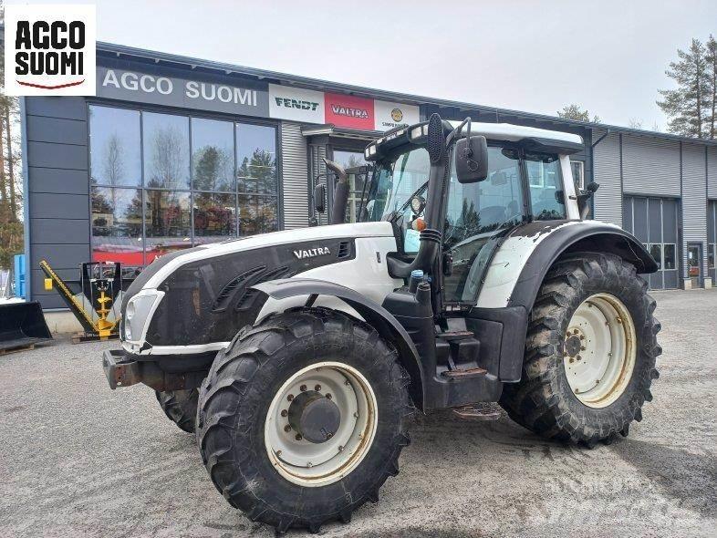 Valtra T213 VERSU Traktorit