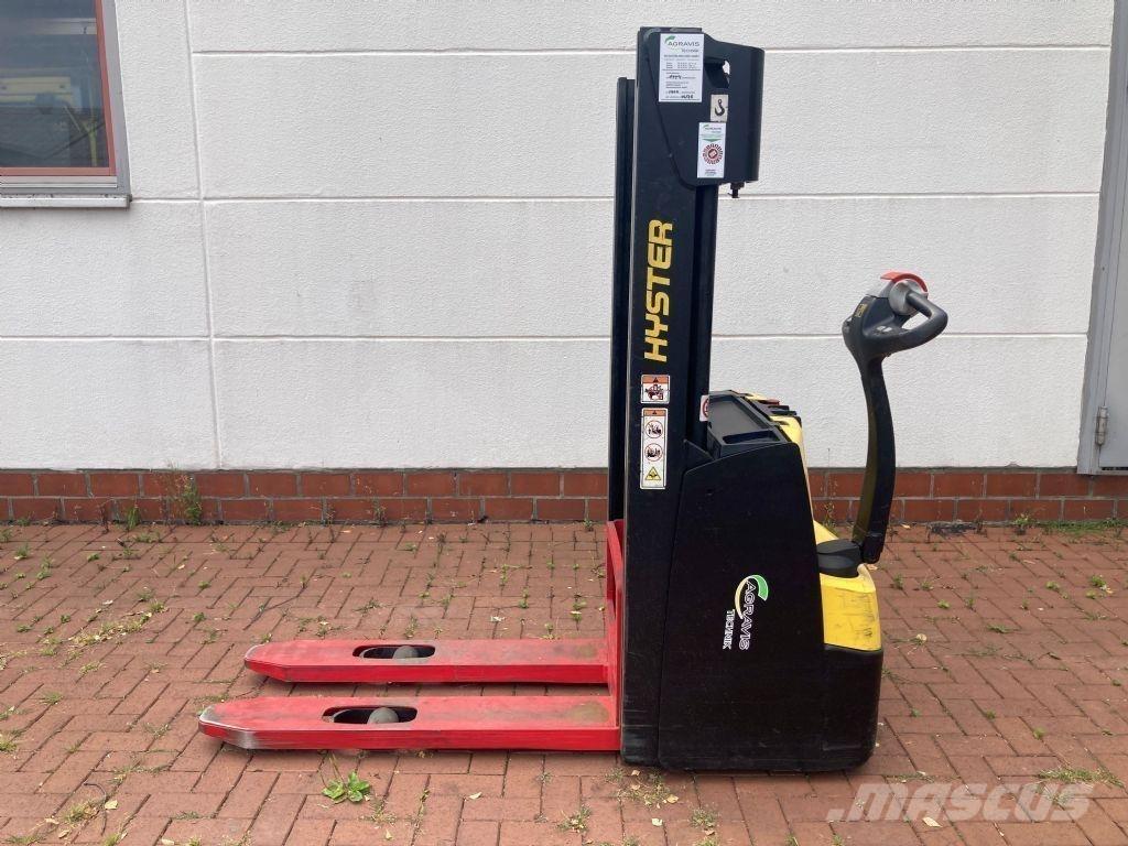 Hyster S 1.0 Käyden ajettavat pinoamistrukit