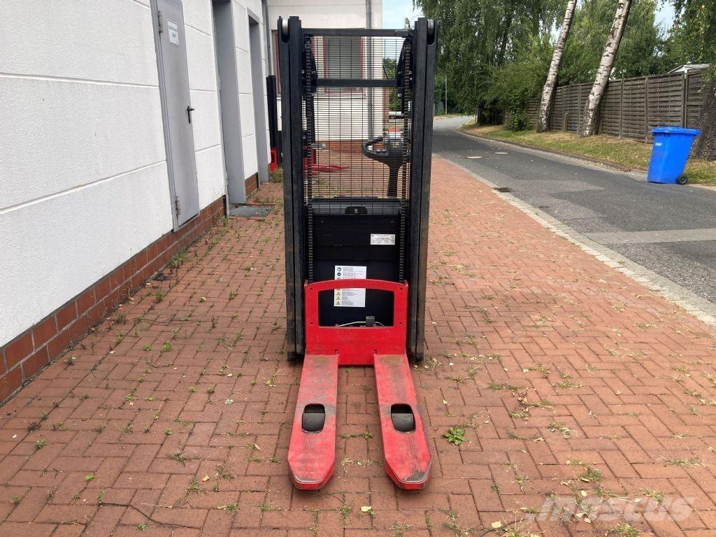 Hyster S 1.0 Käyden ajettavat pinoamistrukit