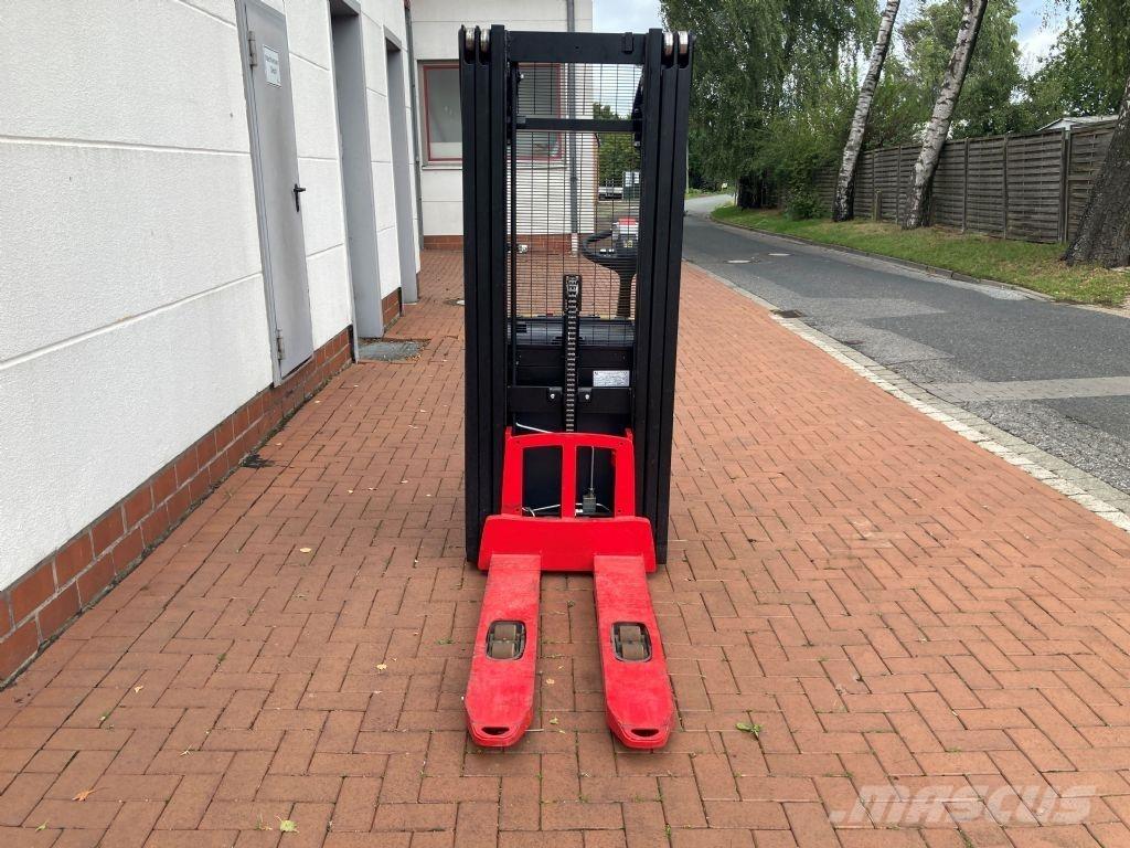 Hyster S 1.4 Käyden ajettavat pinoamistrukit