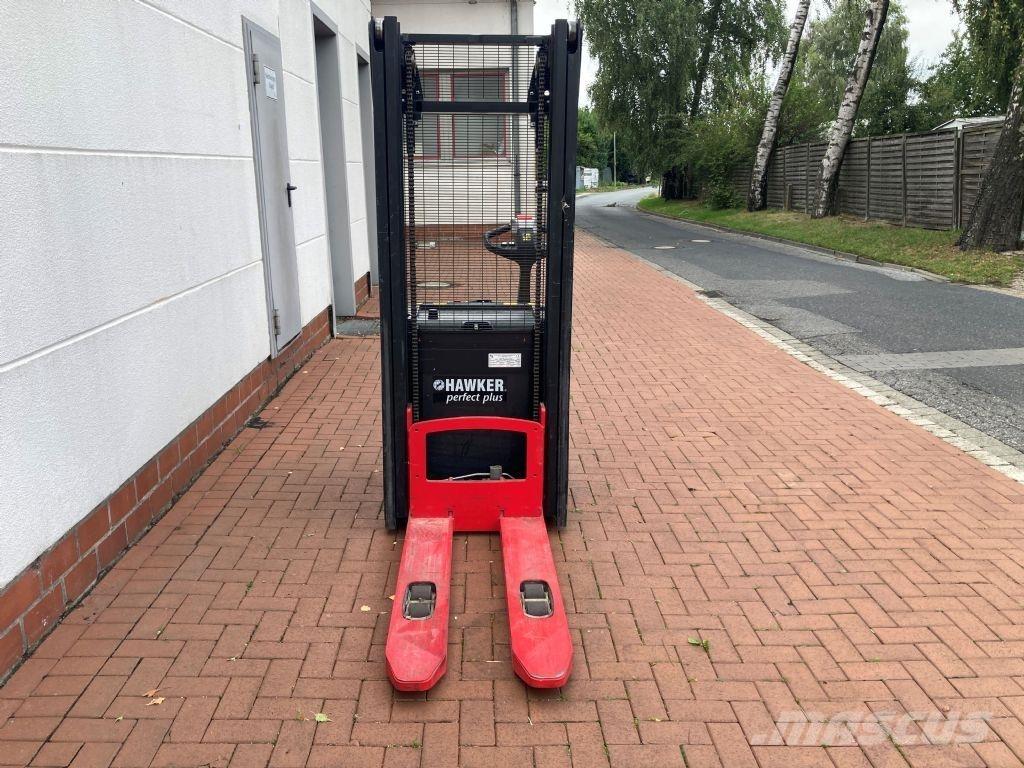 Hyster S 2.0 Käyden ajettavat pinoamistrukit