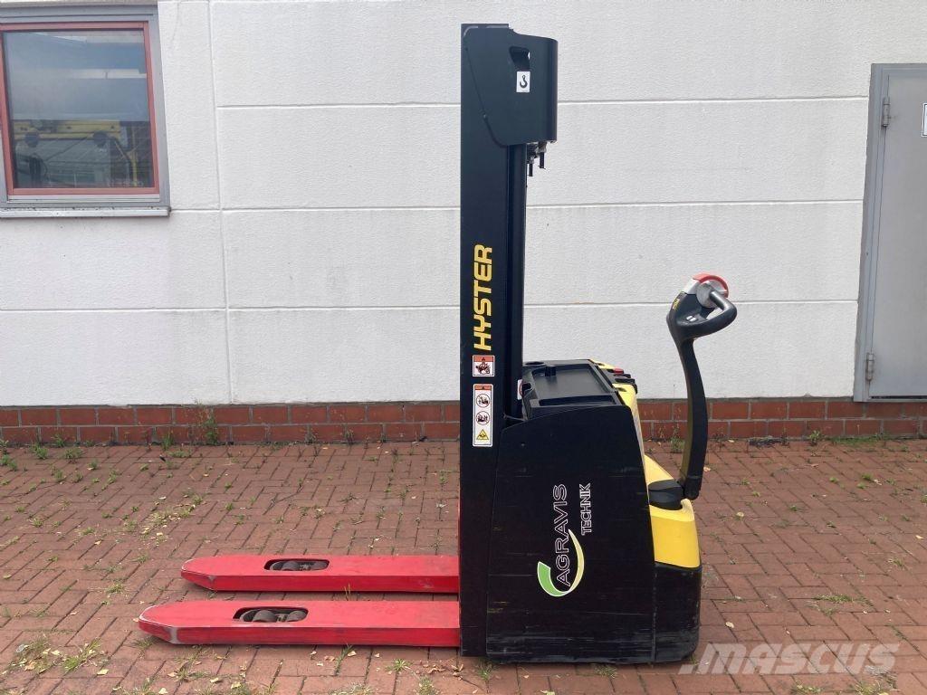Hyster S 2.0 Käyden ajettavat pinoamistrukit