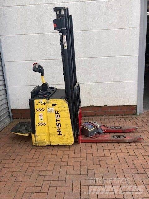Hyster S1.5S Käyden ajettavat pinoamistrukit