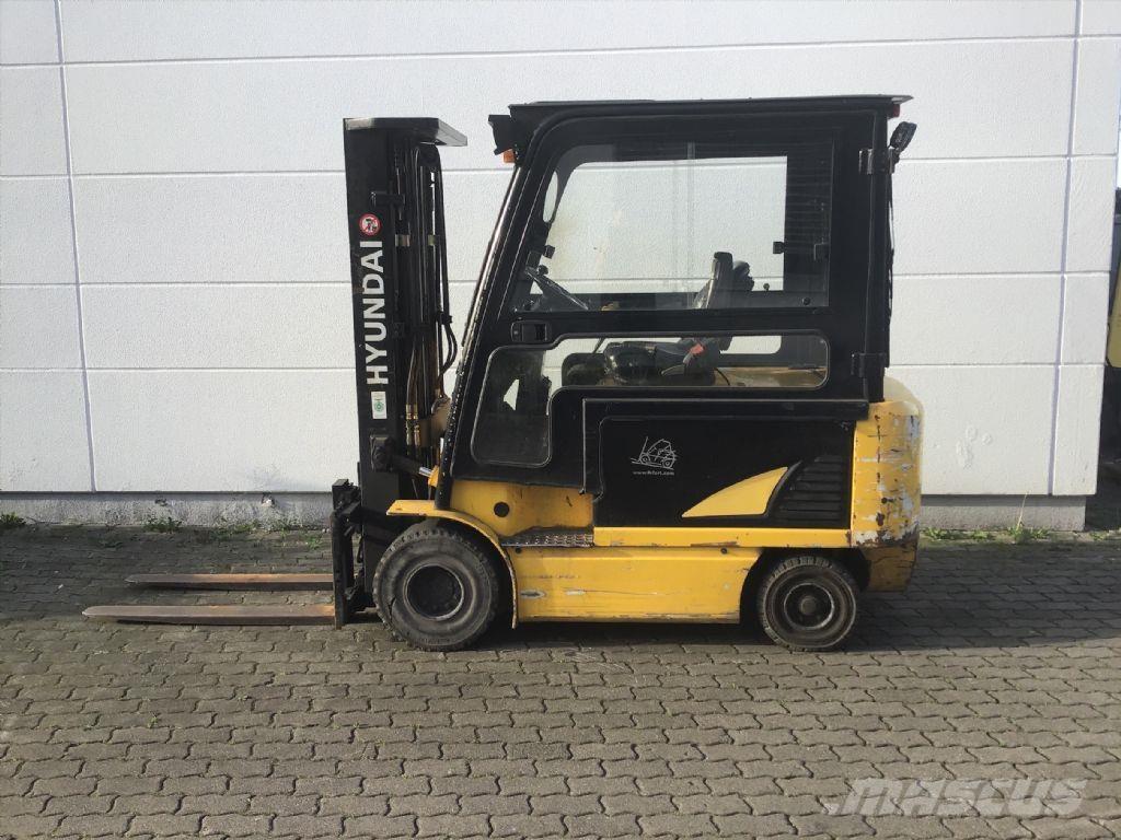 Hyundai 32B-7 Sähkötrukit