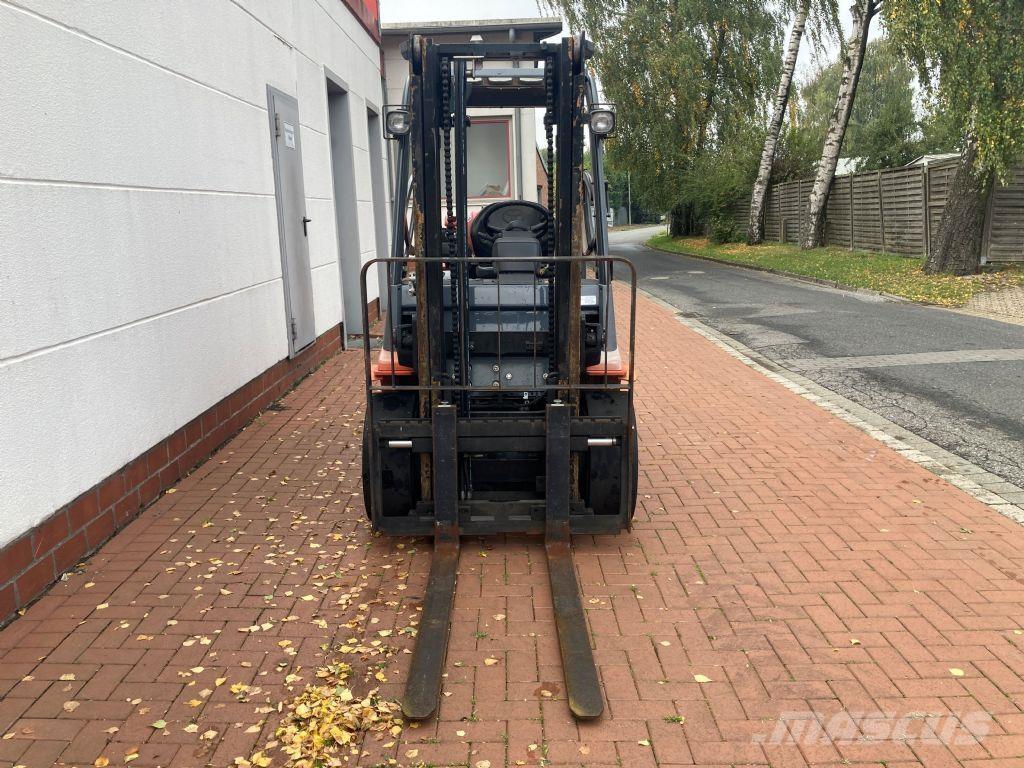 Toyota 02-7FGF30 Nestekaasutrukit