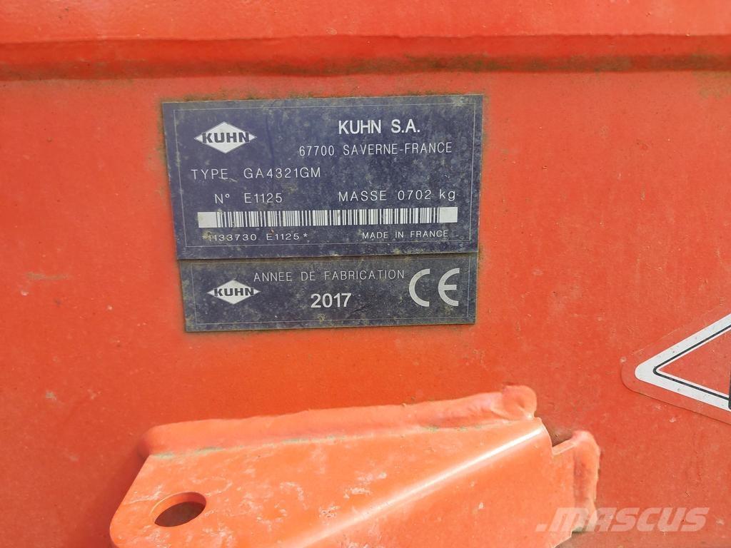 Kuhn 4321 Pöyhimet ja haravat