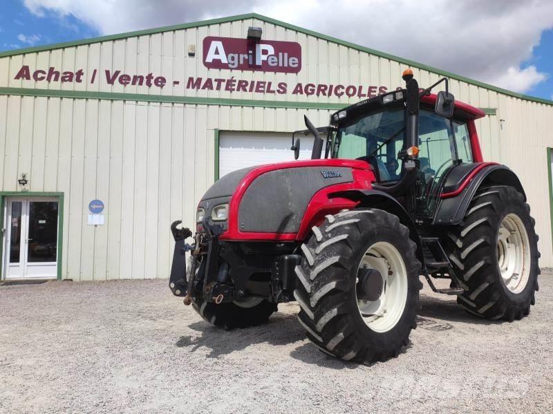 Valtra T151 Traktorit