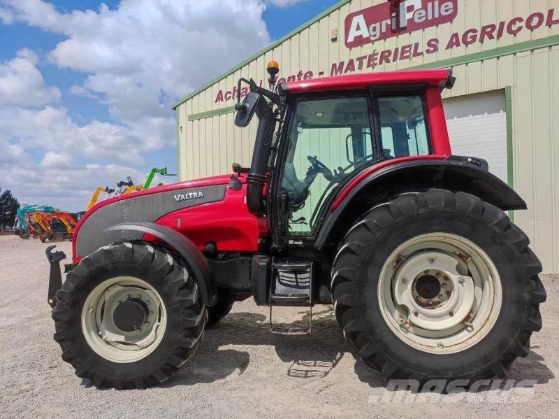Valtra T151 Traktorit