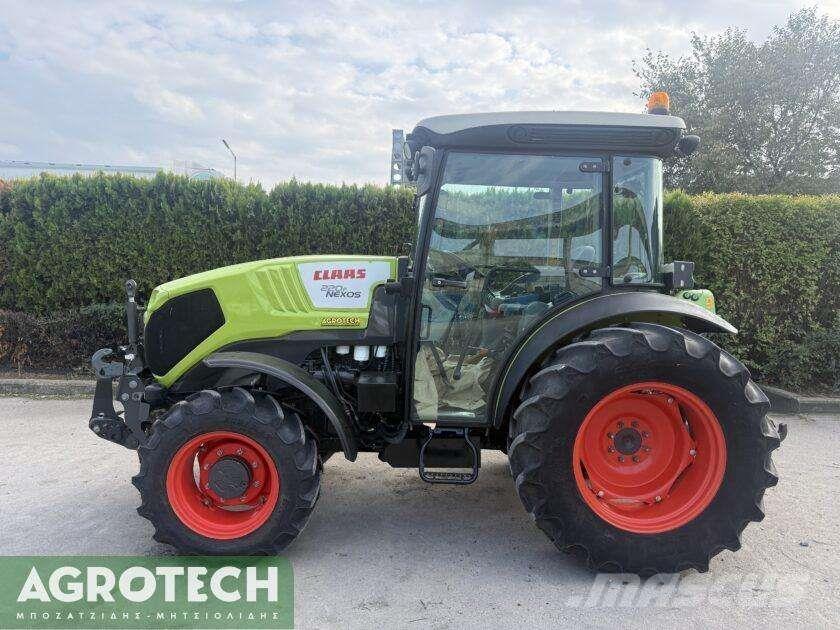 CLAAS NEXOS 220F Traktorit