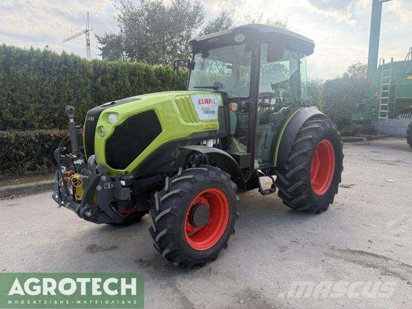 CLAAS NEXOS 220F Traktorit