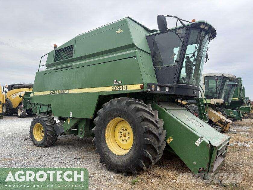 John Deere 2258 Traktorit
