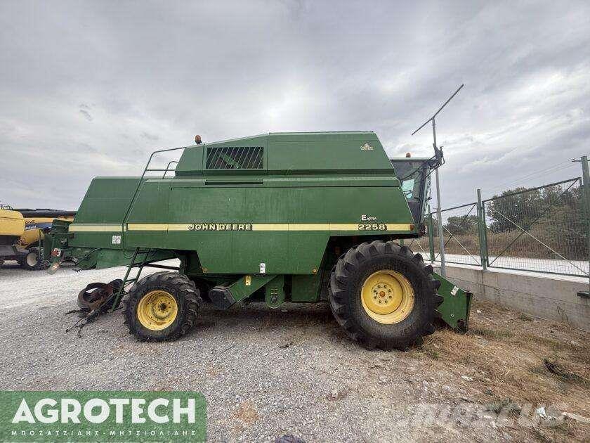 John Deere 2258 Traktorit
