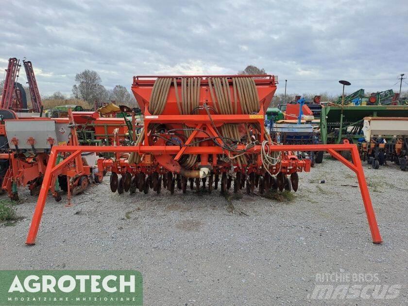 Kuhn VENTA LC 3500 Traktorit