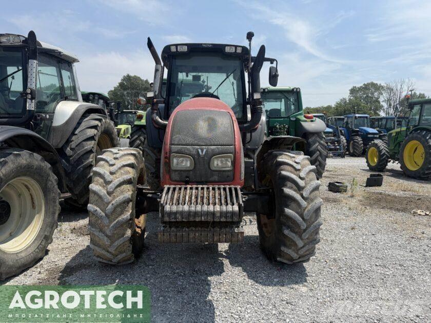 Valtra T151 Traktorit
