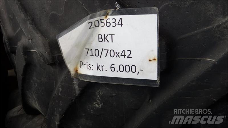 BKT 710/70R42 Renkaat ja vanteet