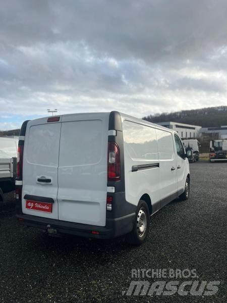 Opel Vivaro Minibussit