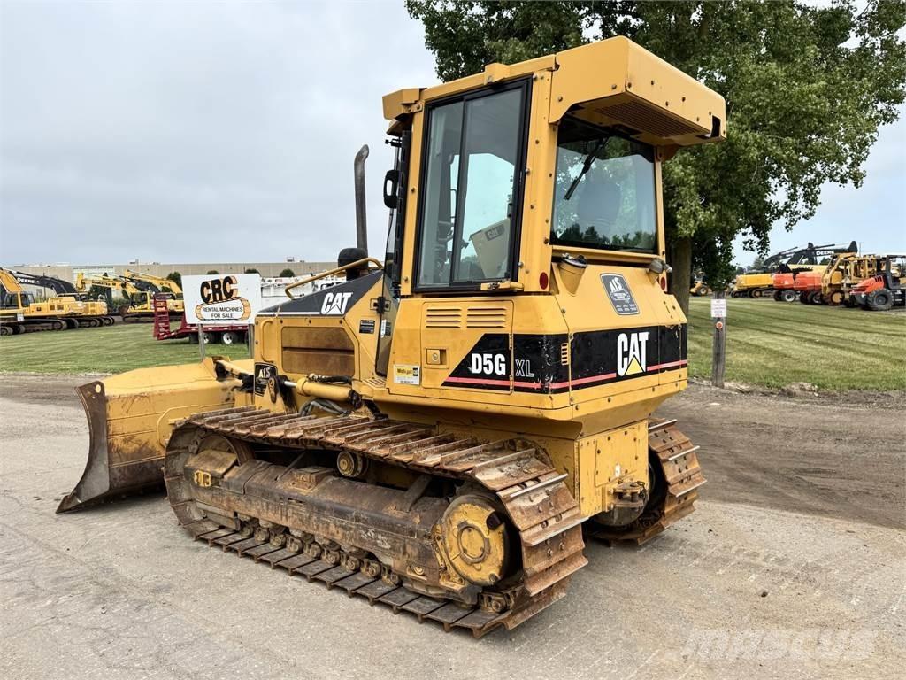 CAT D5G XL Telaketjupuskutraktorit