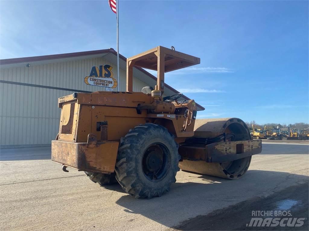 Sakai SV70T Kaatopaikkajyrät