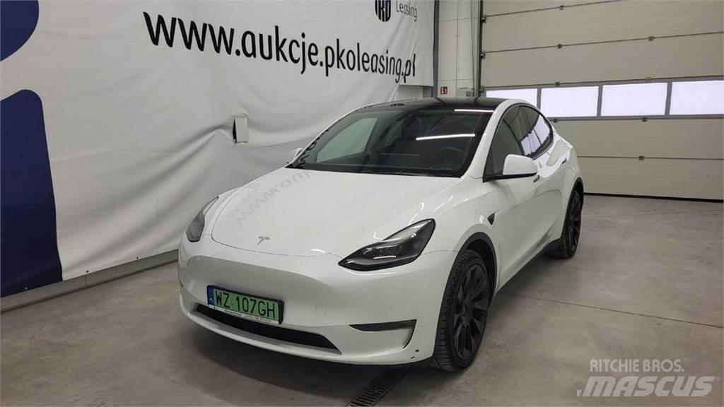 Tesla Y Henkilöautot