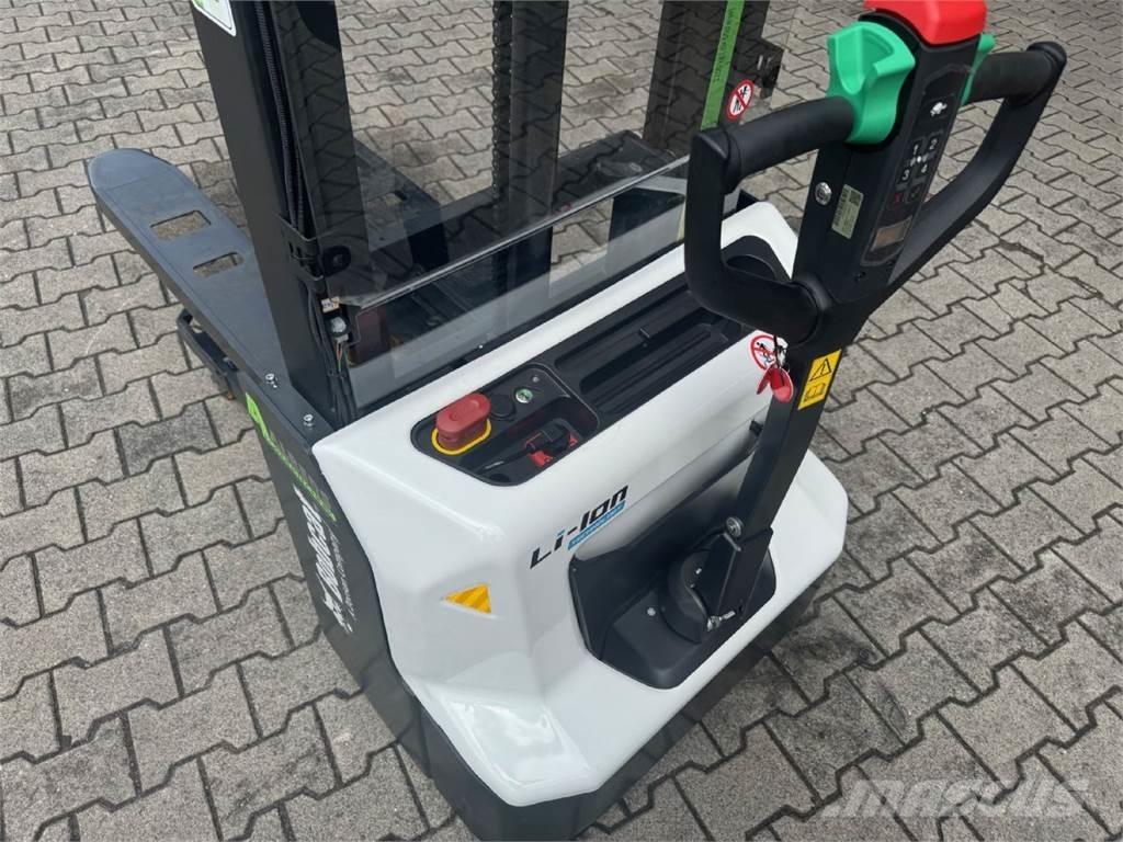 Bobcat LSM12N-7 i Käyden ajettavat pinoamistrukit