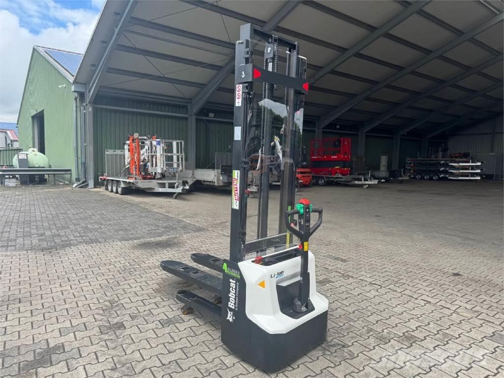 Bobcat LSM12N-7 i Käyden ajettavat pinoamistrukit