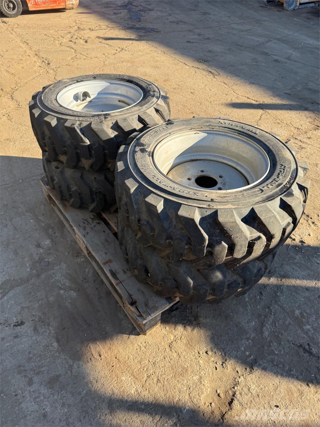  10-16.5 Renkaat ja vanteet