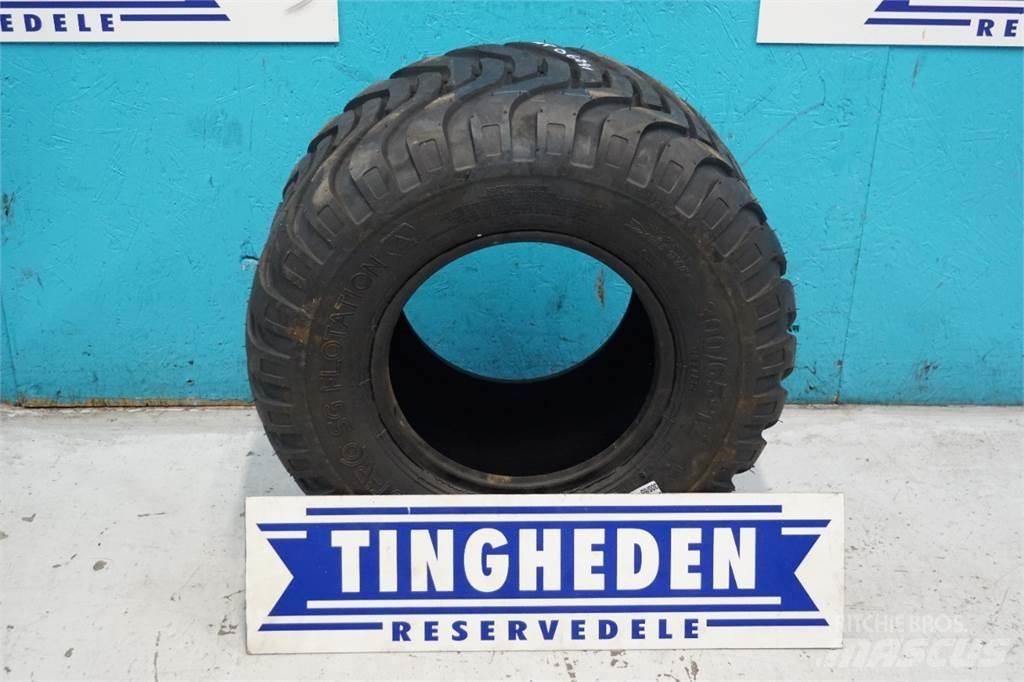  12 300/65-12 Renkaat ja vanteet
