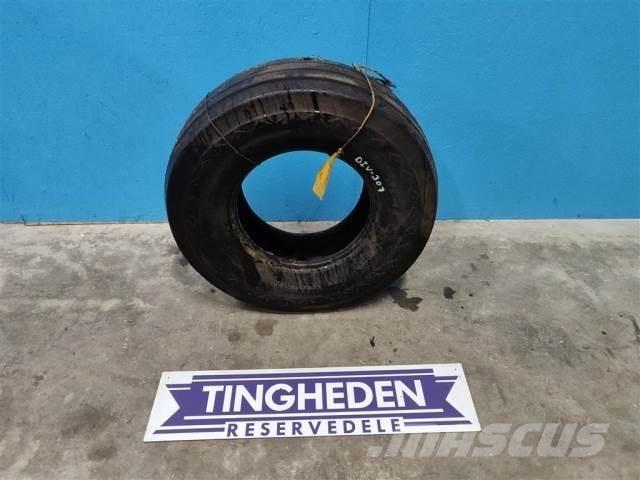  14 11L-14 Renkaat ja vanteet