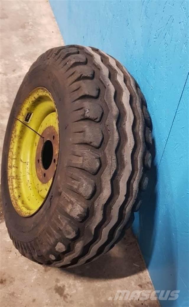  15 10.0/75-15 Renkaat ja vanteet