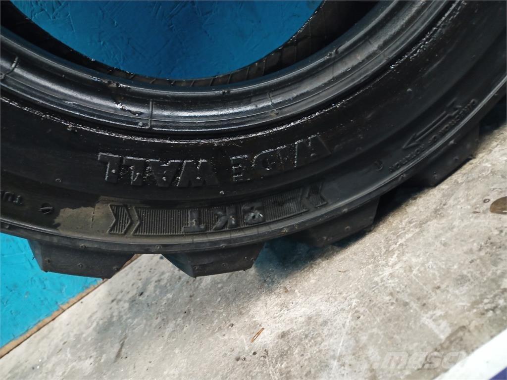  15 27X8.50-15 Renkaat ja vanteet