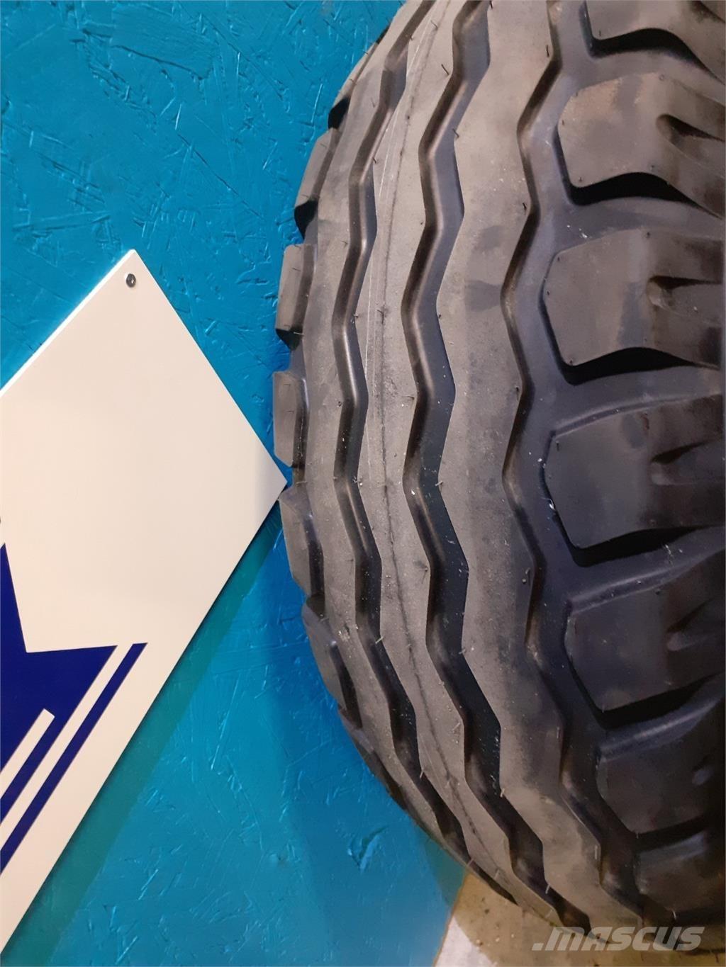  15.3 260/75-15.3 Renkaat ja vanteet