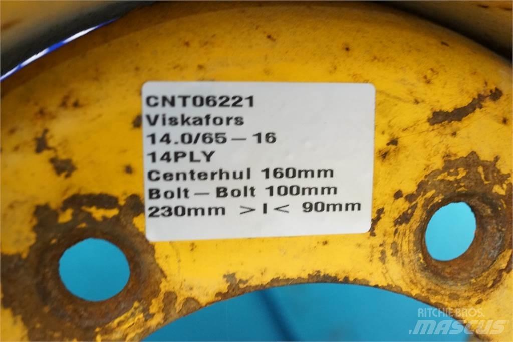  16 14.0/65-16 Renkaat ja vanteet