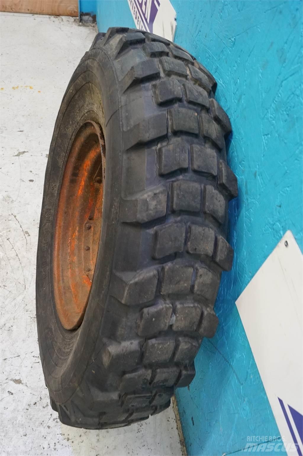  16 7.50R16 Renkaat ja vanteet