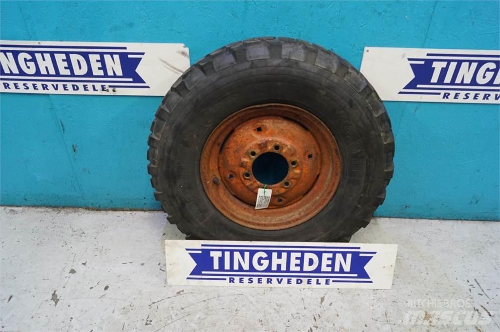  16 7.50R16 Renkaat ja vanteet