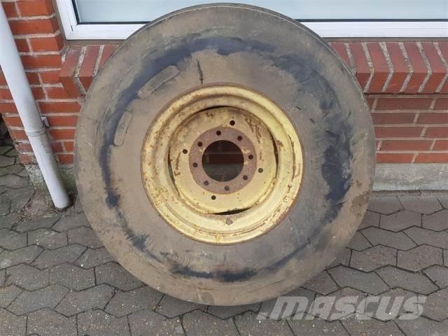  18 12.5/80-18 Renkaat ja vanteet