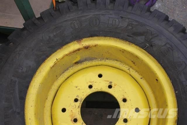  18 12.5/80-18 Renkaat ja vanteet