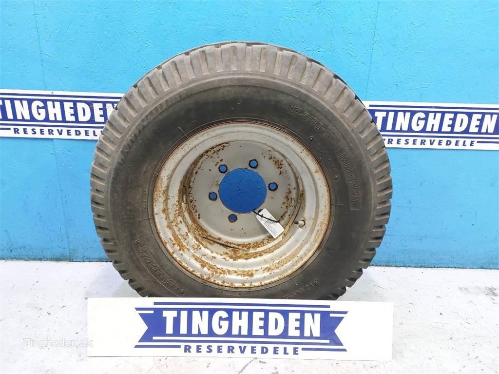  18 12.5/80-18 Renkaat ja vanteet