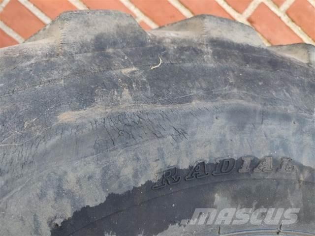  18 365/70R18 Renkaat ja vanteet