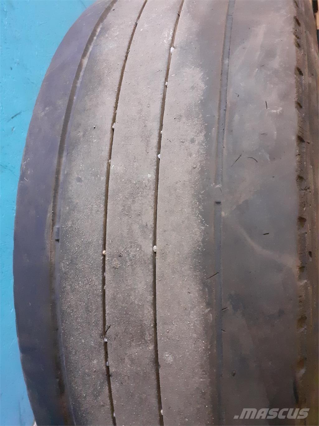  19.5 285/70R19.5 Renkaat ja vanteet