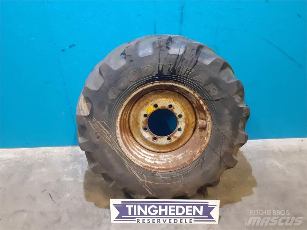  24 460/70R24 Renkaat ja vanteet