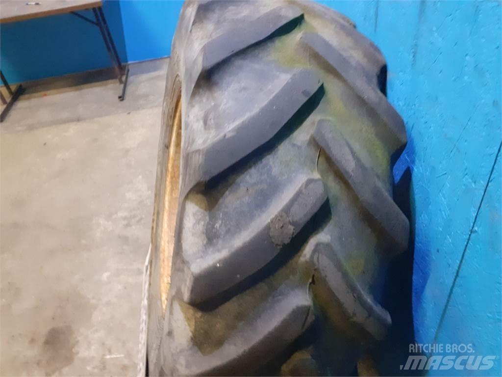  24 460/70R24 Renkaat ja vanteet