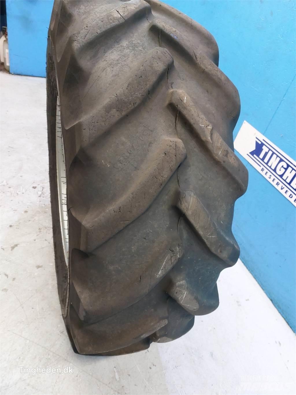  24 460/70R24 Renkaat ja vanteet